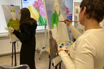 Портрет самого дорогого человека: В зоне СВО откроется выставка картин бойцов, нарисованных их родными