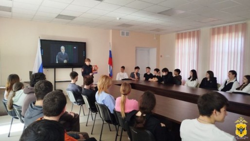 Полицейские продолжают цикл профилактических мероприятий мероприятий для старшеклассников Херсонской области