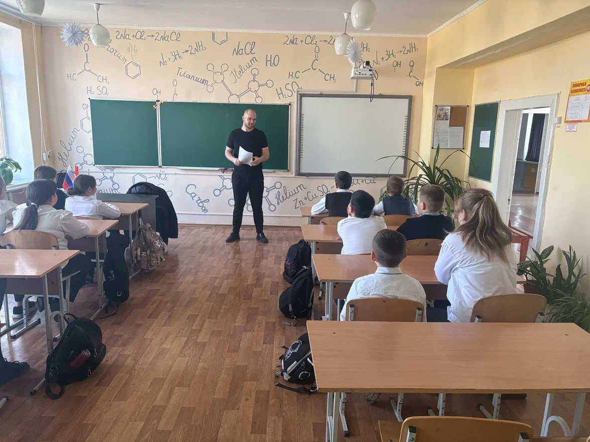 Сотрудники природного парка «Джарылгач» провели лекцию ко Всемирному дню рек для школьников