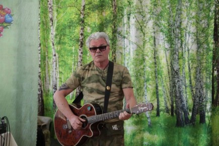 Весна, музыка и тепло сердец: праздничный десант в Чаплинском гериатрическом пансионате