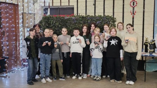 В селе Семихатка создали обереги для бойцов СВО своими руками