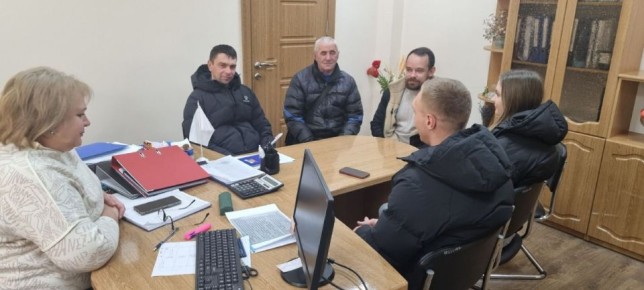 В Новотроицком ГКУ «ЦЗН ХО» состоялась встреча руководителя с жителями округа для демонстрации нового формата работы