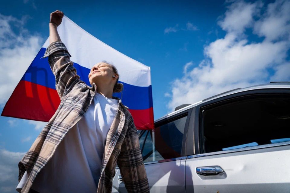 В Геническом округе прошел праздничный автопробег в День воссоединения Крыма и Севастополя с Россией