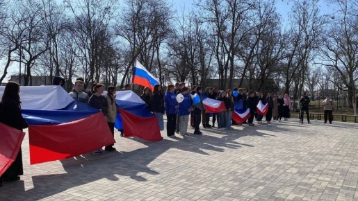 В Геническе студенты отметили годовщину воссоединения Крыма с Россией