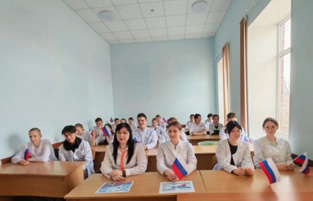 Студенты Генического медицинского колледжа отметили годовщину воссоединения Крыма с Россией