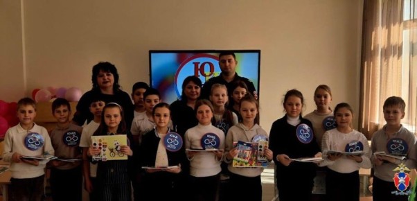 В Геническом округе Херсонской области сотрудники Госавтоинспекции провели занятие с юными инспекторами движения