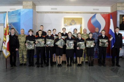 Воспитанники подшефных классов Росгвардии получили единую форму одежды в Херсонской области