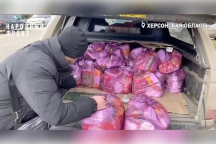 Жителям Голой Пристани привезли 300 килограммов продуктовой помощи