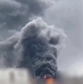 В Запорожье масштабный пожар после прилёта