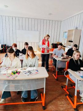 Новотроицкие коммунисты встретились с учащимися Александровской школы