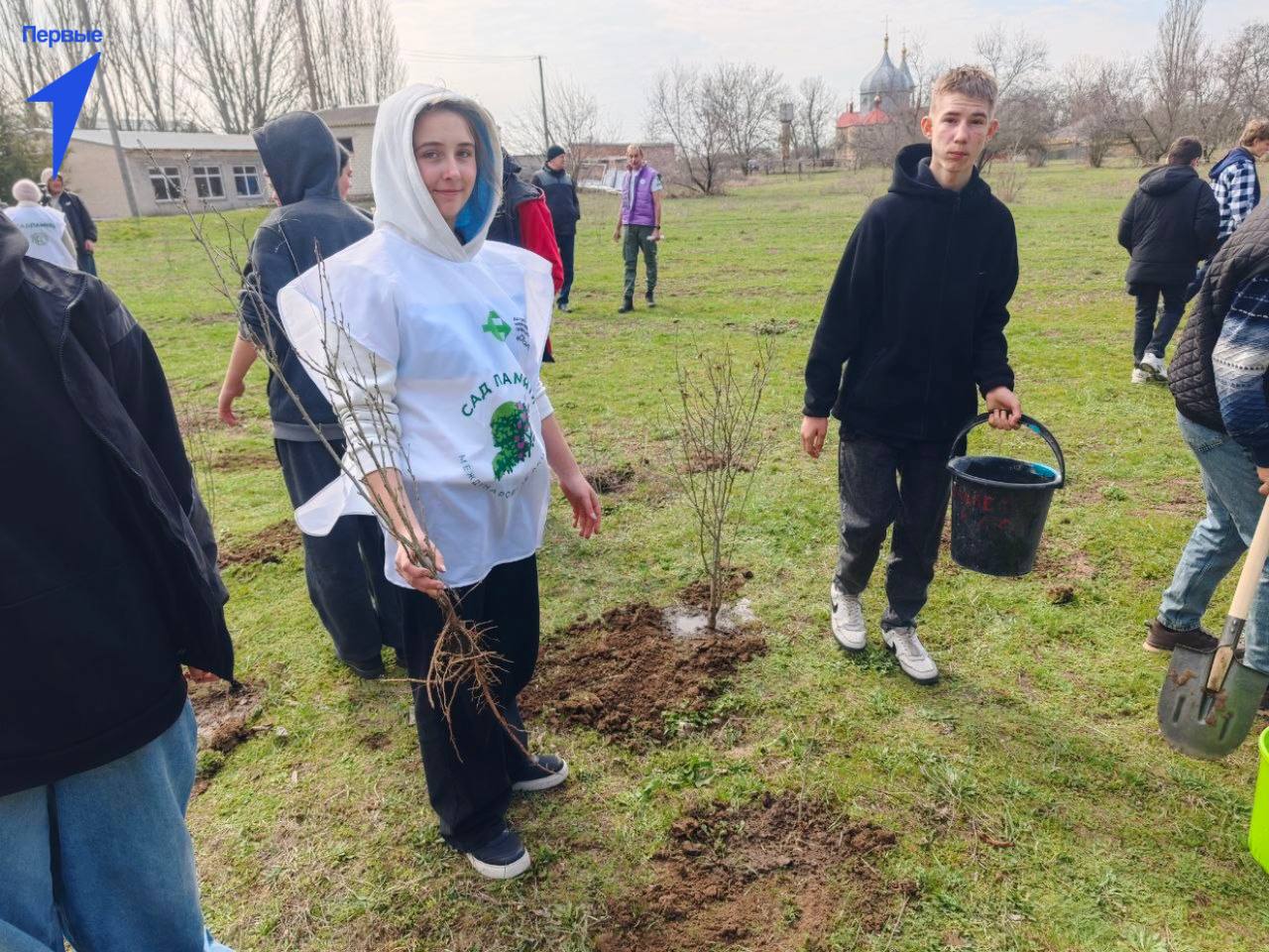 Первые Красненской школы приняли участие в акции «Сад памяти»