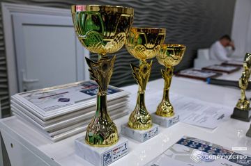 #U17 Фотографии с церемонии награждения участников первого этапа турнира Объединённого чемпионата по футболу "Содружество" среди юношей 2009-2010 годов рождения (U-17) можно посмотреть в альбоме ВКонтакте!