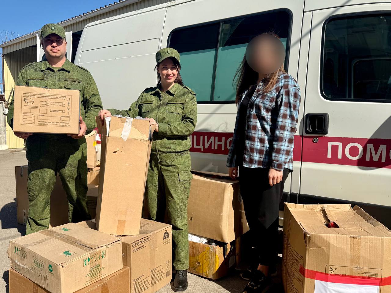 Офицеры СК России передали гуманитарную помощь медицинскому батальону