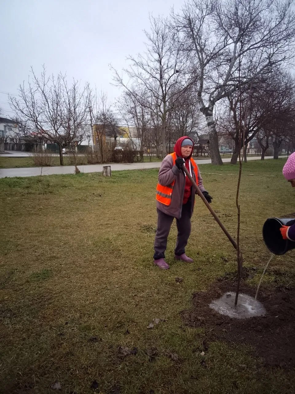 Работы идут полным ходом!. 25 марта команда МКУ «Горжилстрой» провела большую плановую работу по наведению порядка и озеленению в разных уголках округа