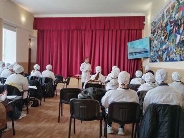 Будущие фармацевты изучают логистику: лекция в Геническом медколледже