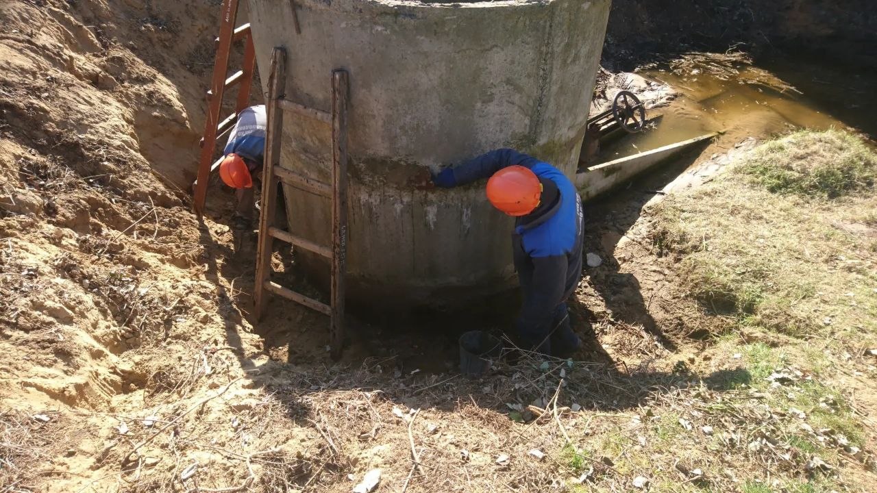 Специалисты Новокаховского ТПУ провели ремонтные работы на сетях водоснабжения и водоотведения в Новой Каховке и Таврийске