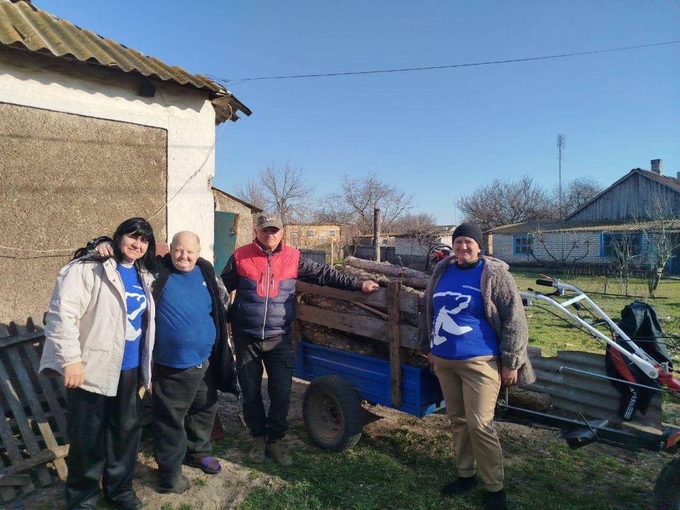 В рамках своей деятельности, члены первичного отделения партии "Единая Россия" оказывают адресную помощь инвалидам, проживающим в селах территориального отдела с административным центром в селе Вольное