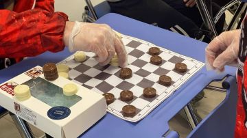«Дамки в шоколаде». В Геническе прошел Ежегодный сеанс одновременной игры в шашки
