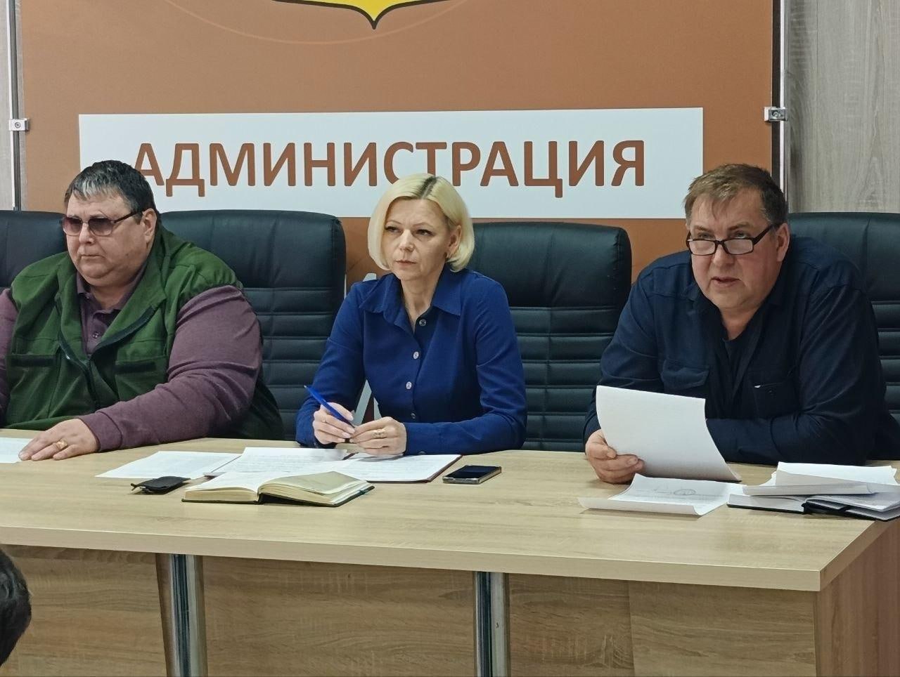 В Чаплинском муниципальном округе состоялось совещание по вопросам благоустройства и проведения Месячника чистоты