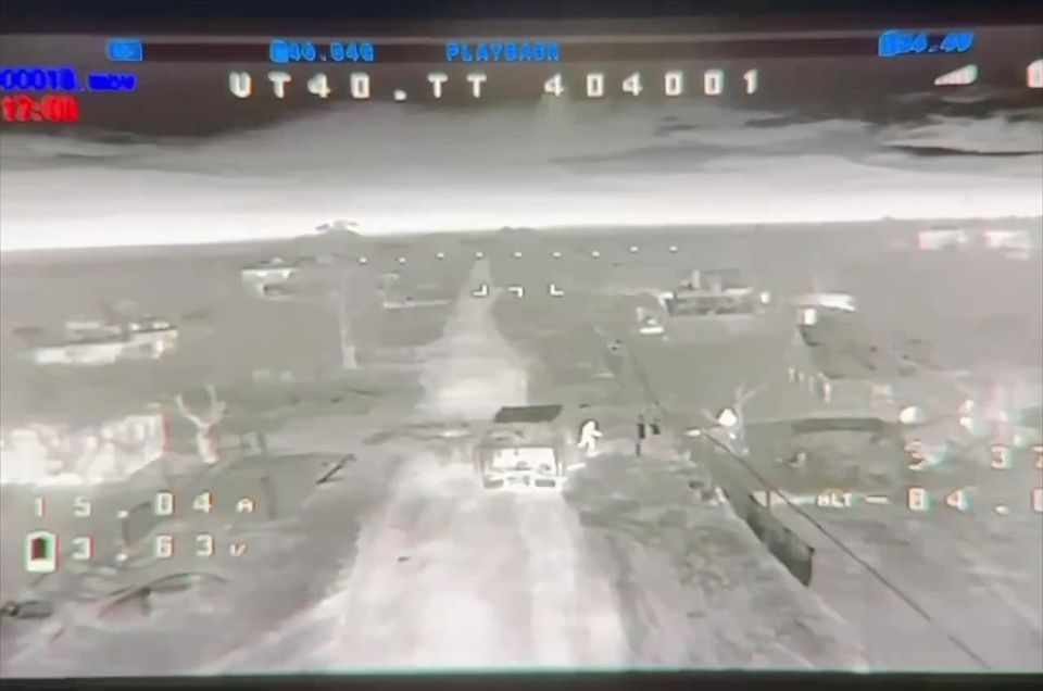 Оператор ударного дрона ВС РФ уничтожил бронеавтомобиль ВСУ с личным составом