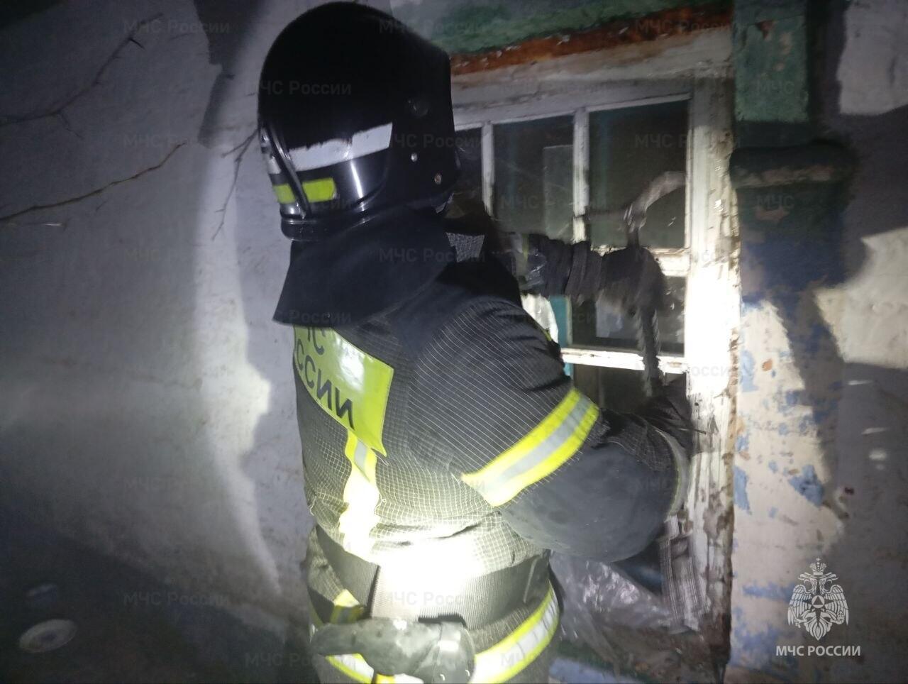 В Чкалово Новотроицкого округа минувшей ночью горел неэксплуатируемый жилой дом