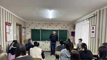 Ветеран СВО Игорь Стецура провел встречу со студентами Генического строительного колледжа