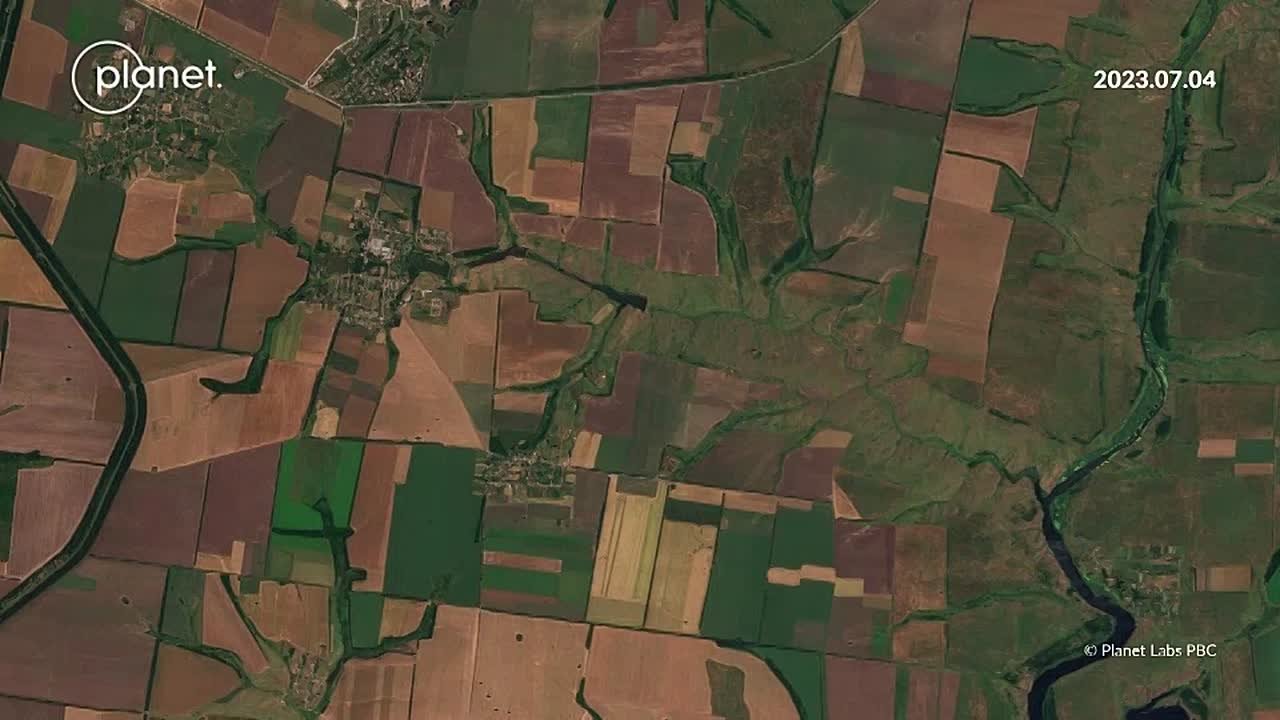 Читаем врагов.... Россия за три года фактически перекроила транспортную карту захваченного юга Украины: более 2500 км дорог и железных путей, новая железнодорожная сеть, коридор в обход Крымского моста и восстановленные порты