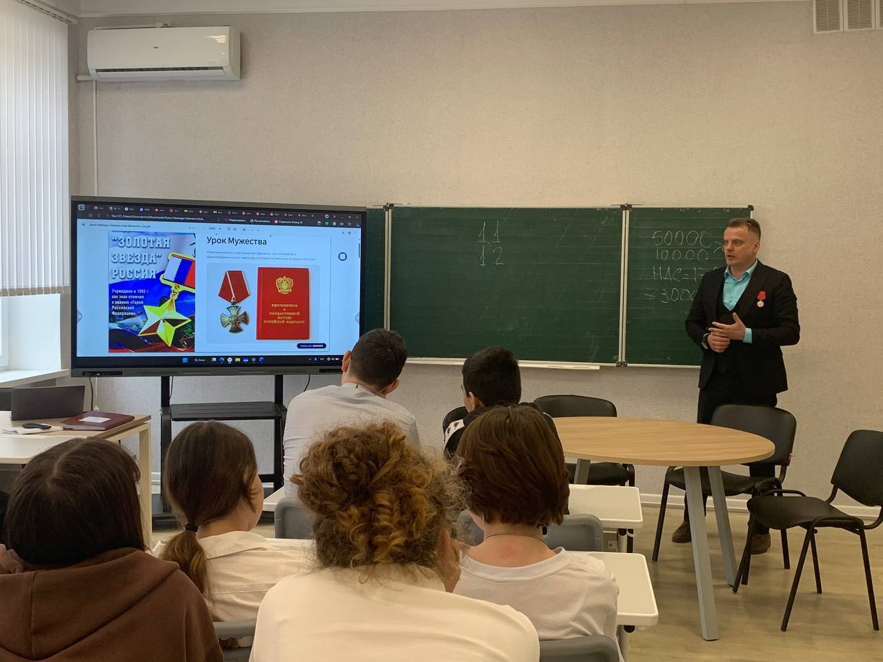 Финалист проекта "Герои Херсонщины" Константин Пещеров провел уроки мужества для школьников Генического округа