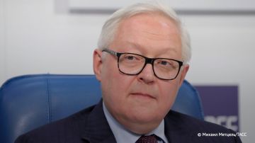 Россия не имеет права оставить Кубу, которая является ее ближайшим партнером в Карибском бассейне, помощь этой стране будет продолжена, заявил ТАСС Рябков