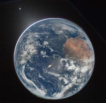 Снимки с космического корабля «Артемида II»