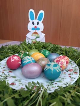 В преддверии праздника Светлой Пасхи в Украинском доме культуры был проведен мастер – класс по окрашиванию яиц нетрадиционными способами