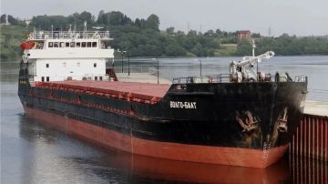 Один погибший, двое пропавших без вести: в Азовском море после атаки украинских БПЛА затонул сухогруз