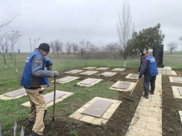Волонтеры приводят в порядок памятники и воинские захоронения