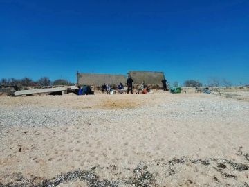 Два дня добирались до берега, выжили не все: последние новости об украинском ударе по судну в Азовском море