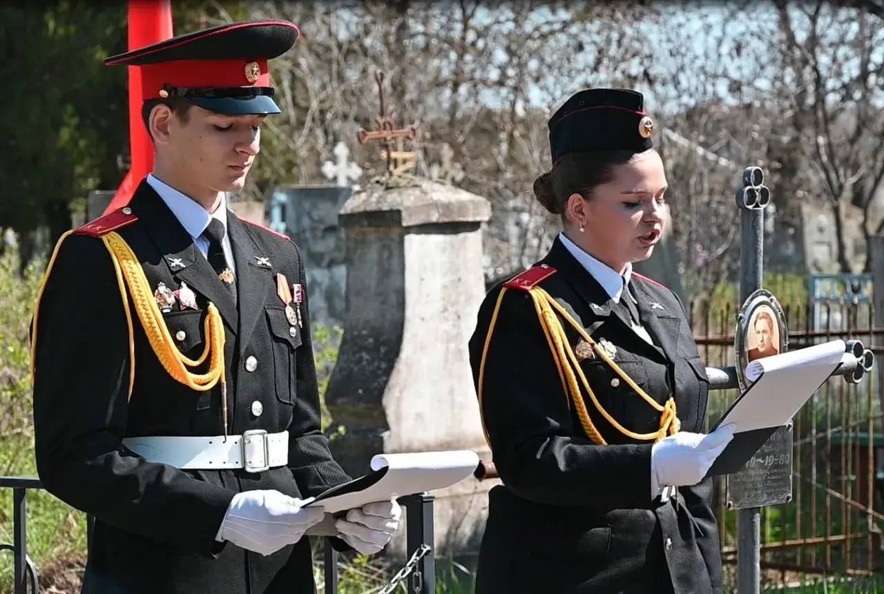 Кадеты почтили память первого командира Скадовской пограничной заставы Адольфа Лемке