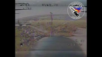 Херсонское направление. Операторы БПЛА 18 ОА ГрВ "Днепр" выводят из строя работу станции РЭБ ВСУ, установленной на одной из вышек в н.п. Понятовка