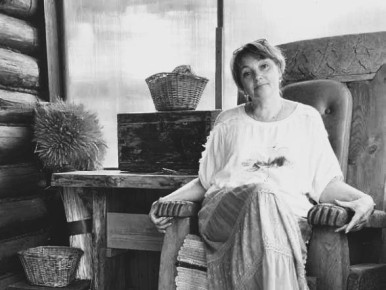 Умерла учительница, на которую подросток напал с ножом у входа в школу в Пермском крае