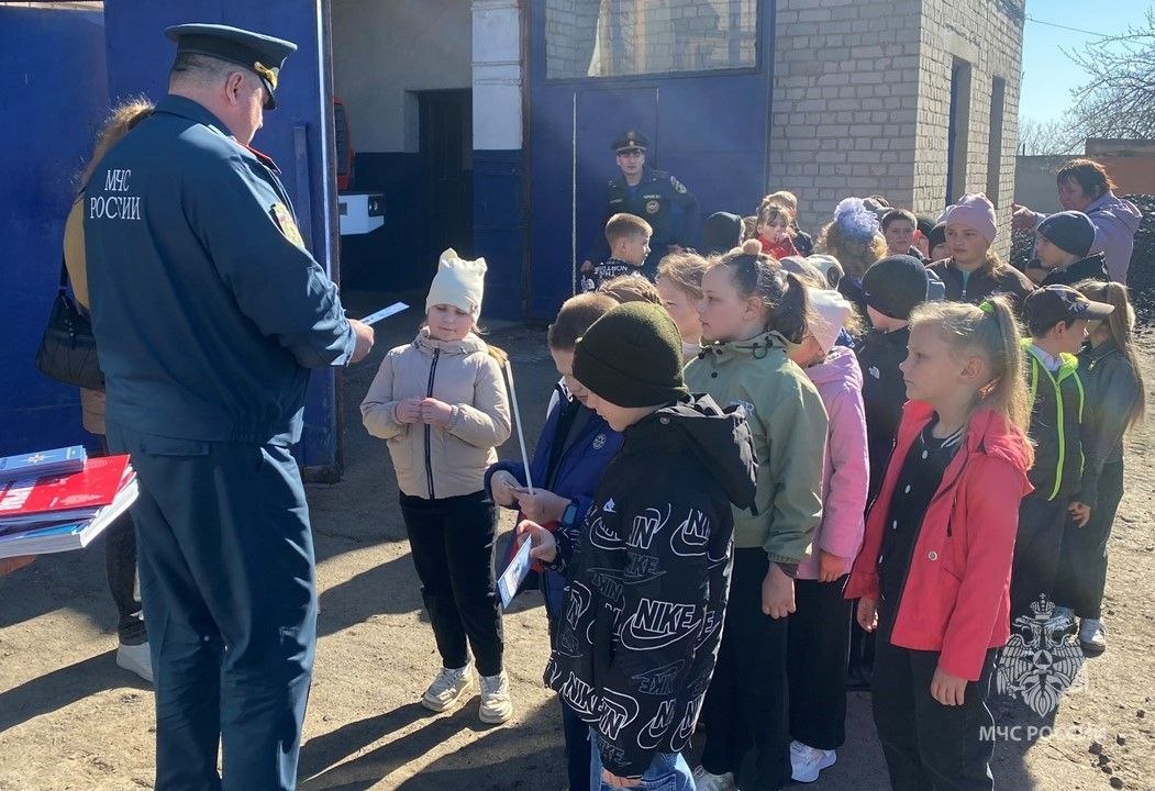 В Нижних Серогозах для школьников провели экскурсию по пожарно-спасательной части