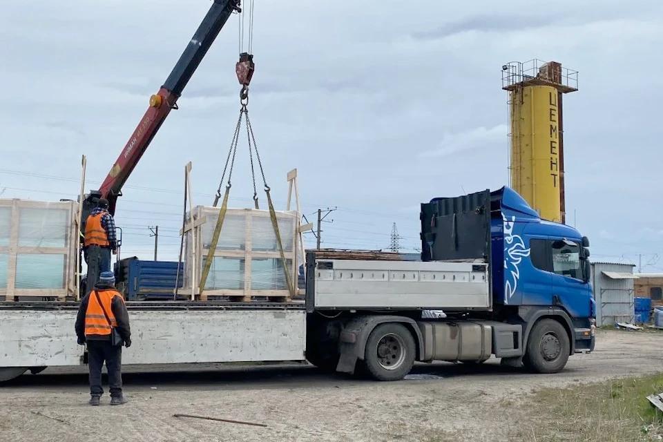 Кубань передала в Херсонскую область шесть тонн стекла для разрушенных ВСУ домов