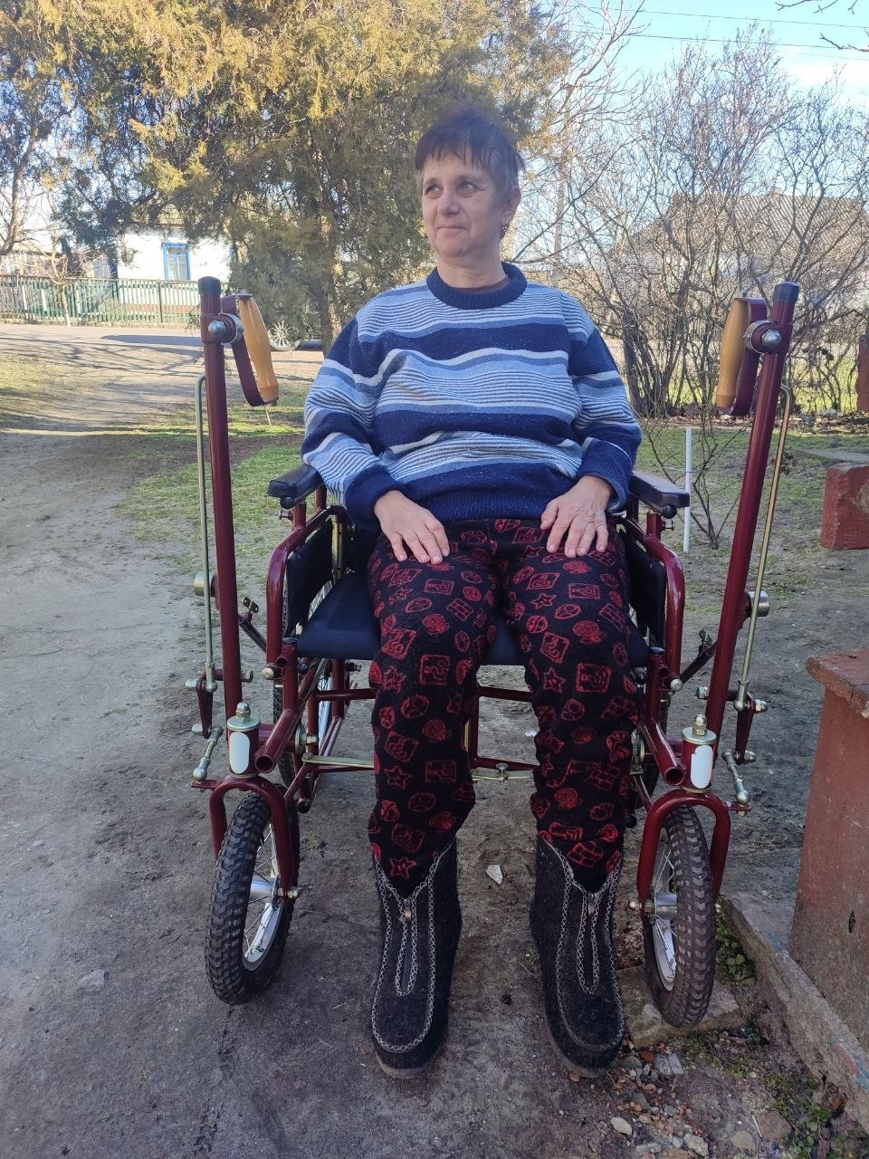 Жительнице Голой Пристани передали инвалидную коляску — помощь, которая меняет жизнь