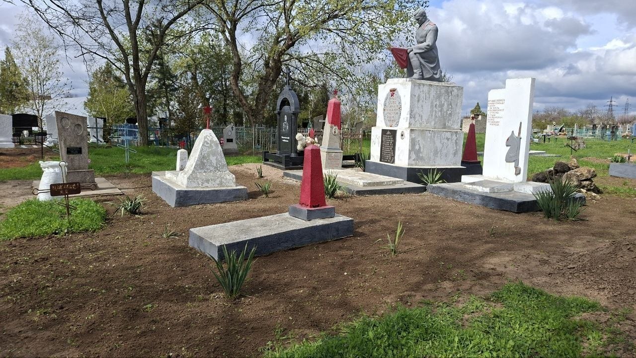 Захоронения времен Великой Отечественной войны приводят в порядок в селе Чернянка