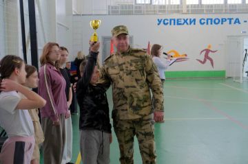 В Херсонской области росгвардейцы провели товарищеский матч по мини-футболу между кадетами и юнармейцами