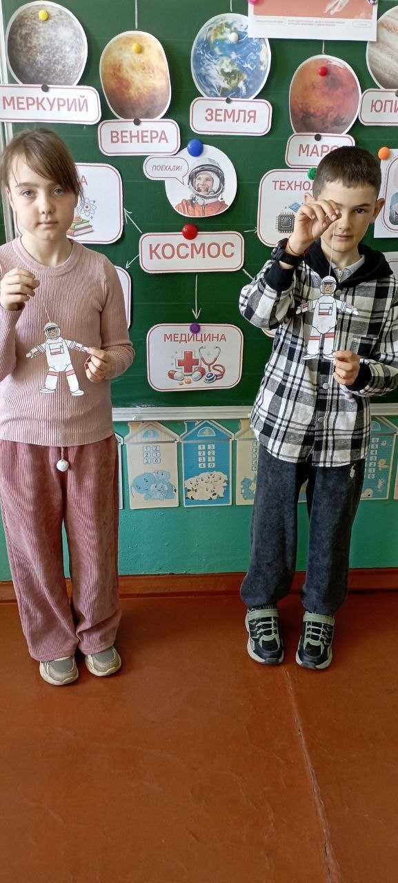 В преддверии Дня Космонавтики для обучающихся 1-4 классов ГБОУ ХО "Новоалександровская школа Нижнесерогозского района" был проведен мастер-класс «Космический талисман»