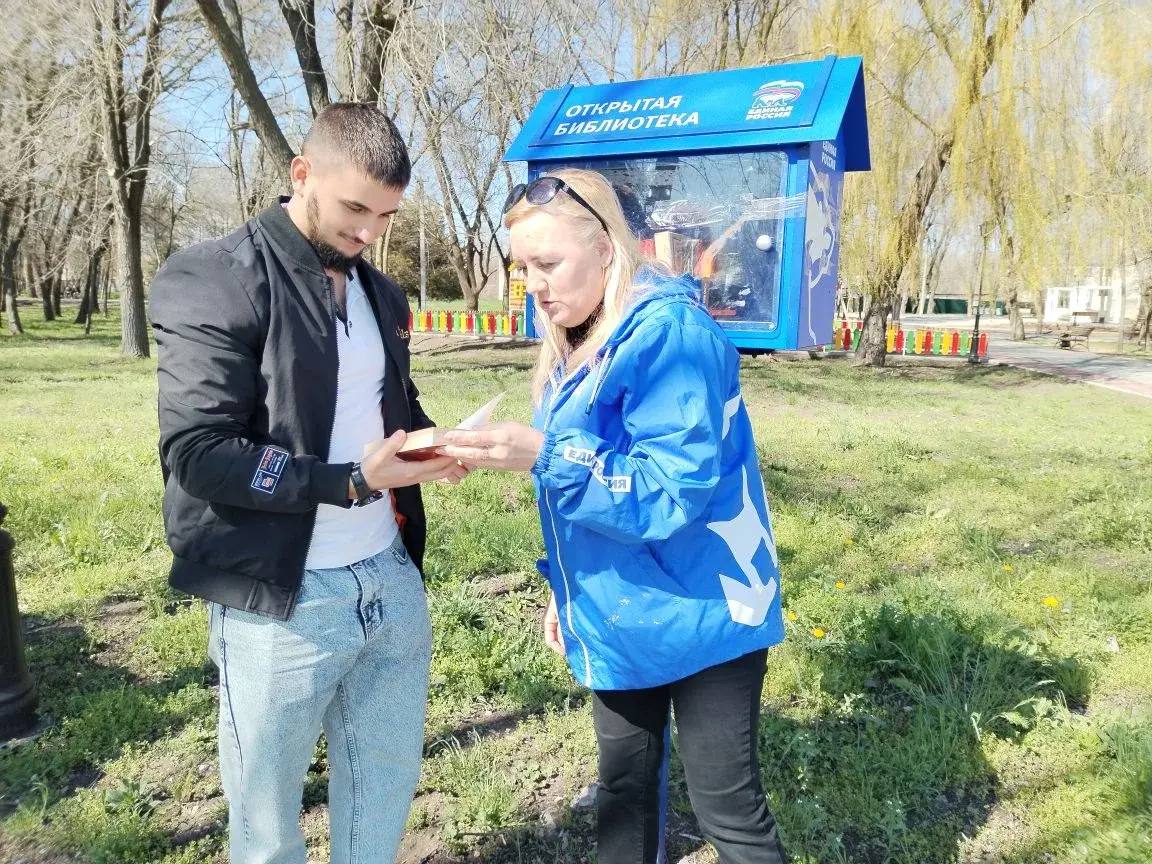 В парке «Дружба» теперь можно не только гулять, но и найти хорошую книгу