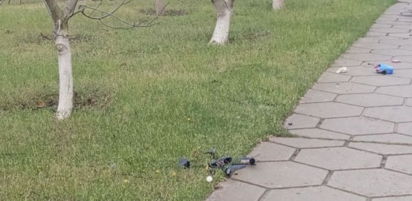 Атаки дронов по гражданской инфраструктуре: в Малокаховке обезврежен БпЛА, зафиксированы новые повреждения