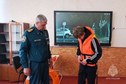 Инспекторы Центра ГИМС рассказали ученикам Сокологорненской школы о правилах безопасного поведения на воде