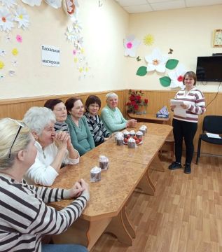 Пасхальная мастерская: в Чаплинке провели творческий мастер-класс для пожилых и людей с инвалидностью