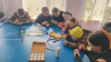 В Дудчинском сельском Доме культуры прошел мастер-класс «Роспись пасхального яйца»