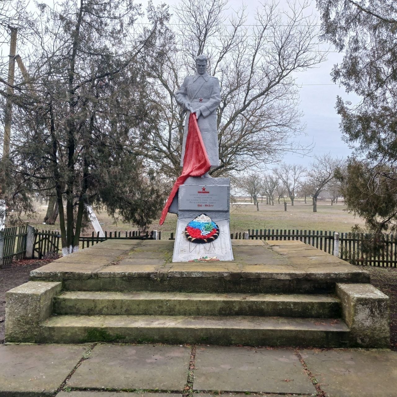 В Наталовке приводят в порядок мемориал воинской славы