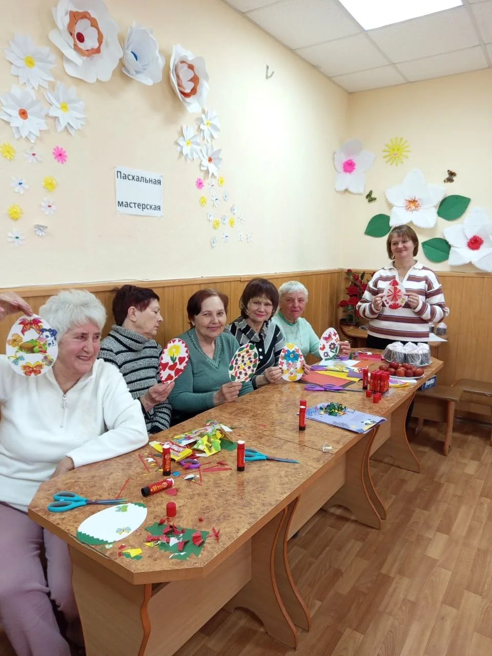 Пасхальное чудо своими руками: в Чаплинском центре соцобслуживания прошёл творческий мастер-класс